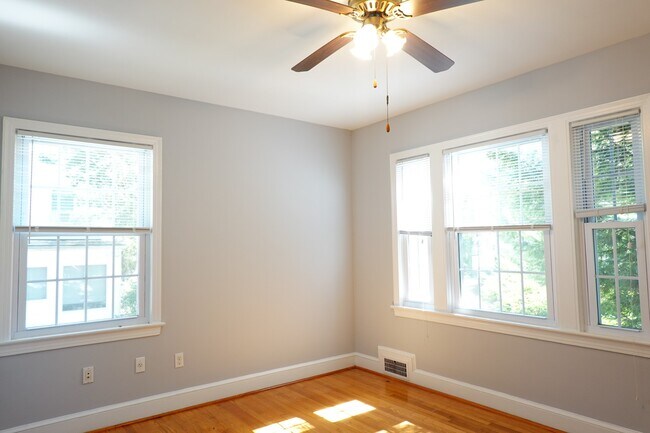 Building Photo - 800 Maplewood Ave
