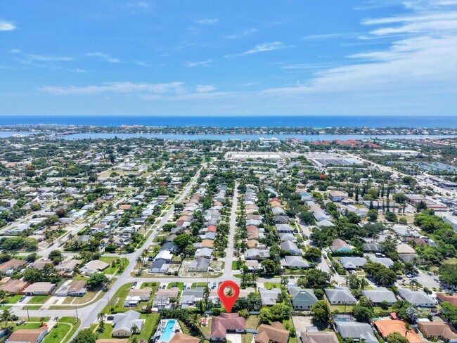 Building Photo - 1127 Sea Pines Way