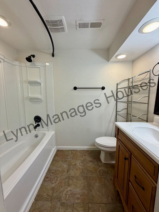Building Photo - Single Family Home - Ready Now!