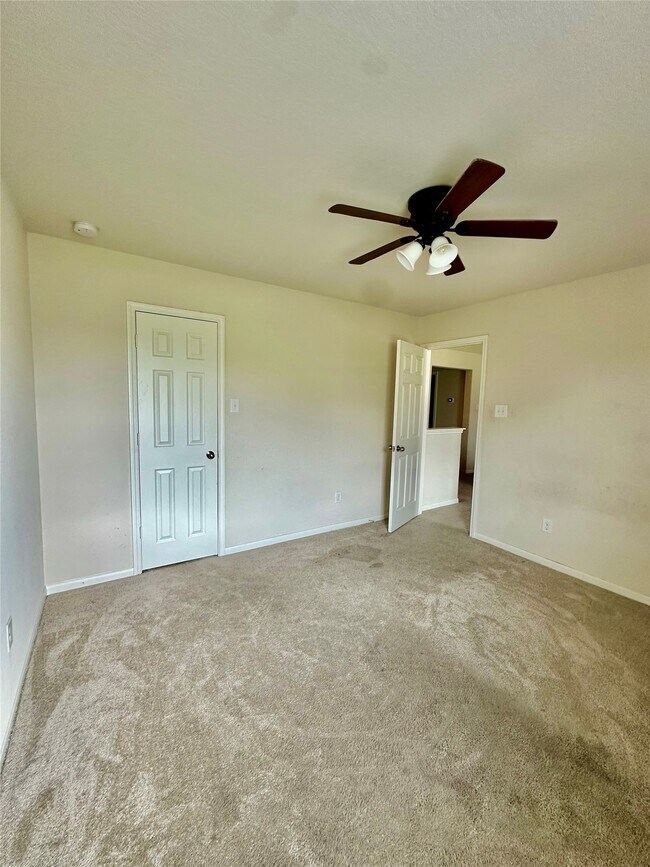 Building Photo - 18622 Each Elm Way