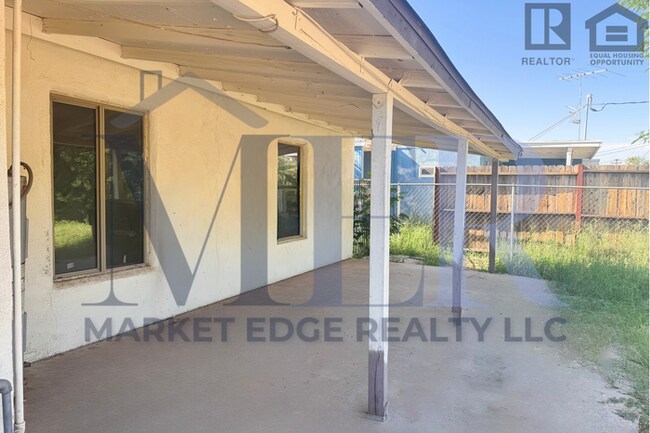 Building Photo - 2Bed/1Bath Home 24th St/Thomas Rd! $199 MO...