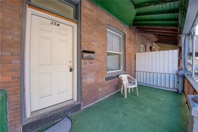 Building Photo - 354 Ophelia St