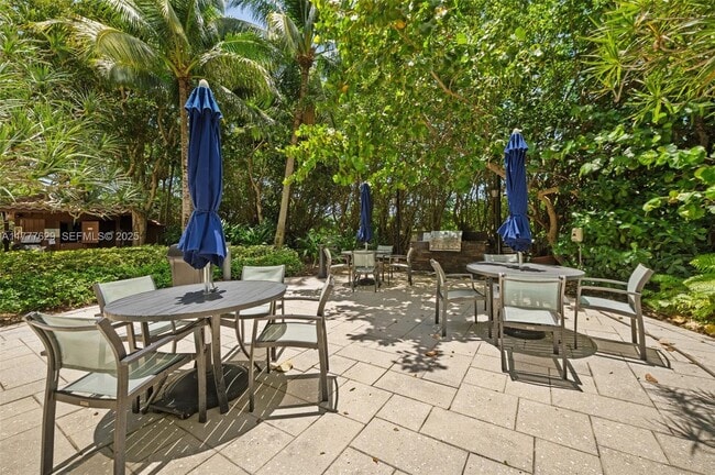 Building Photo - 2000 Towerside Terrace