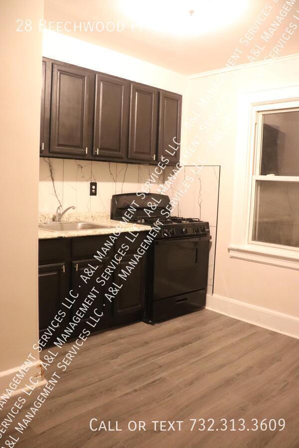 Building Photo - 28 Beechwood Pl