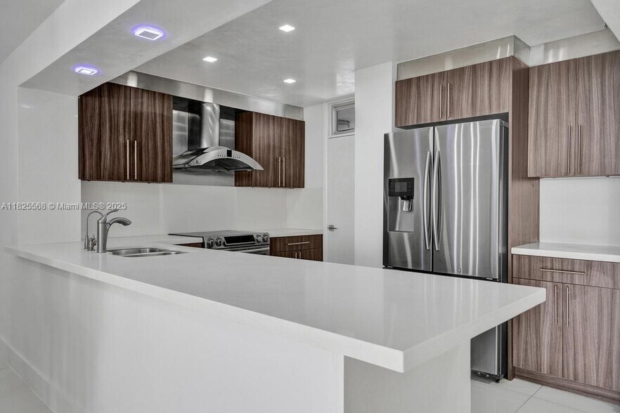 Building Photo - 6450 Collins Ave