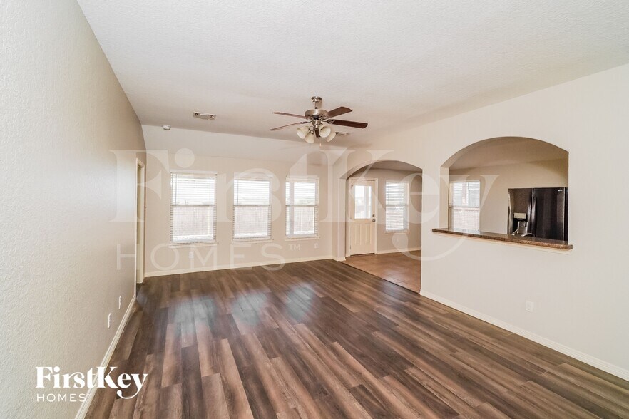 Building Photo - 339 Primrose Way