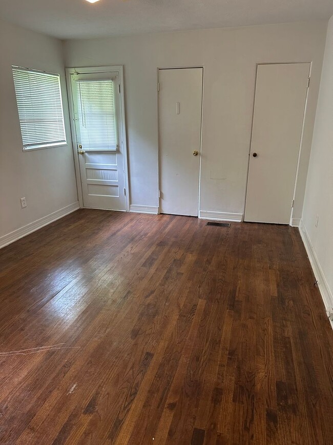 Building Photo - 405 Meadow Moss Rd