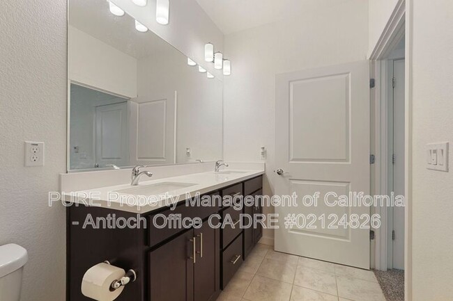 Building Photo - 2600 Wildflower Sta Pl