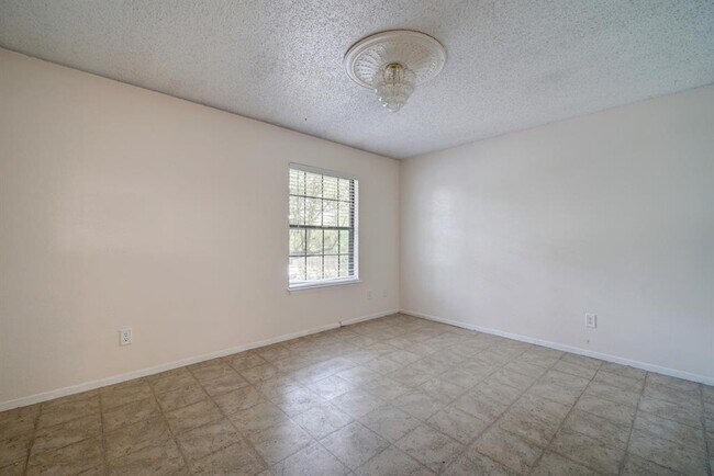 Building Photo - 10509 Doering Ln