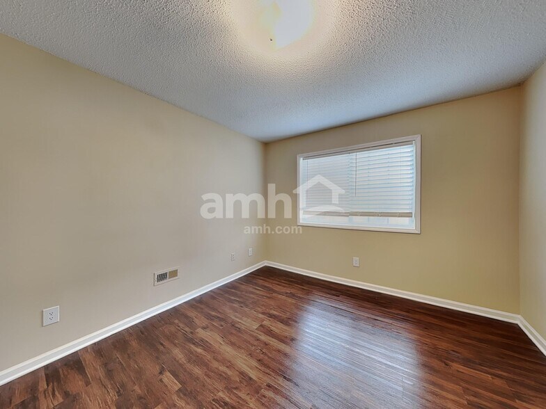 Building Photo - 4404 Garden Club St