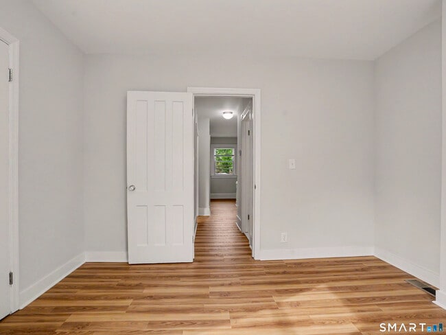 Building Photo - 156 Hawthorne Ave