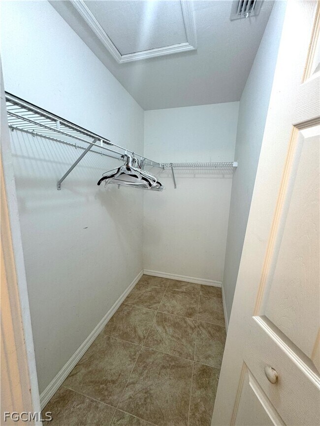 Building Photo - 4409 SW 15th Ave