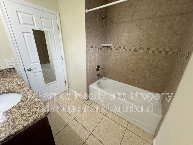 Building Photo - 972 Lake Lure Loop E