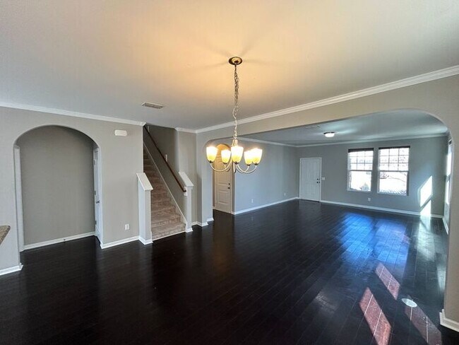 Building Photo - Spacious 5-Bedroom Home with Modern Amenit...