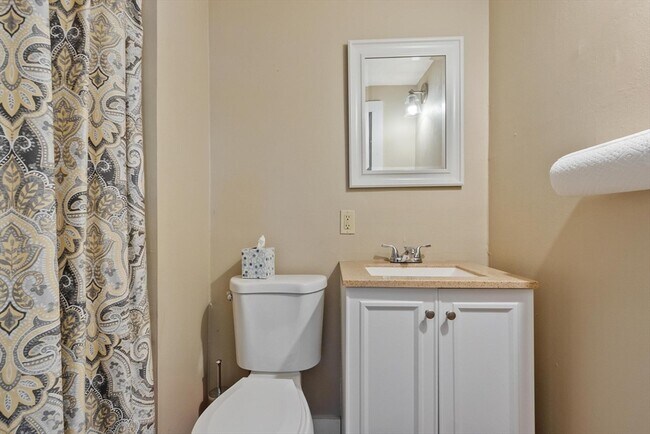 Building Photo - 113 Main St