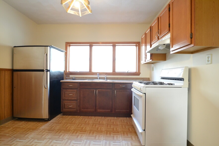 Building Photo - 28 Montfern Ave