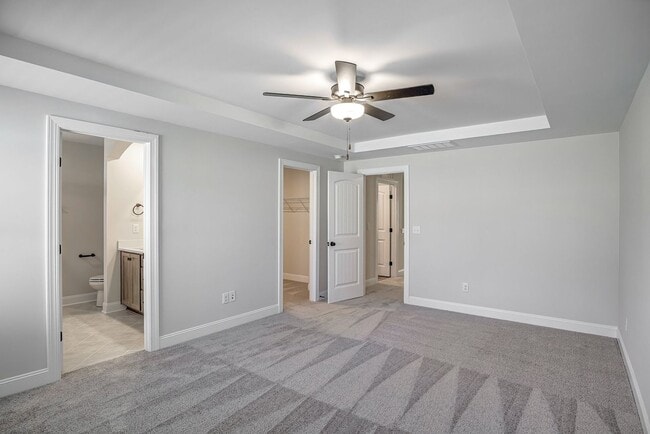 Building Photo - Updated Townhome with 1 Car Garage - close to Southpoint!