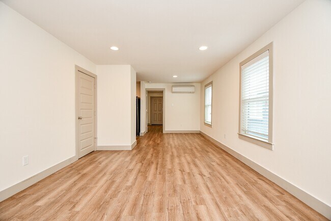 Building Photo - 1009 Enid St