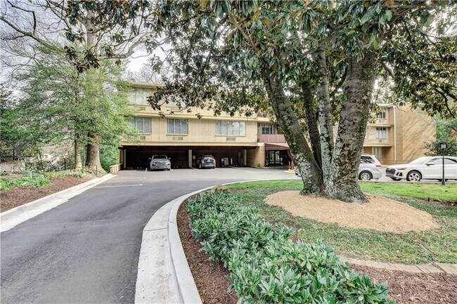 Building Photo - 2637 Peachtree Rd NE