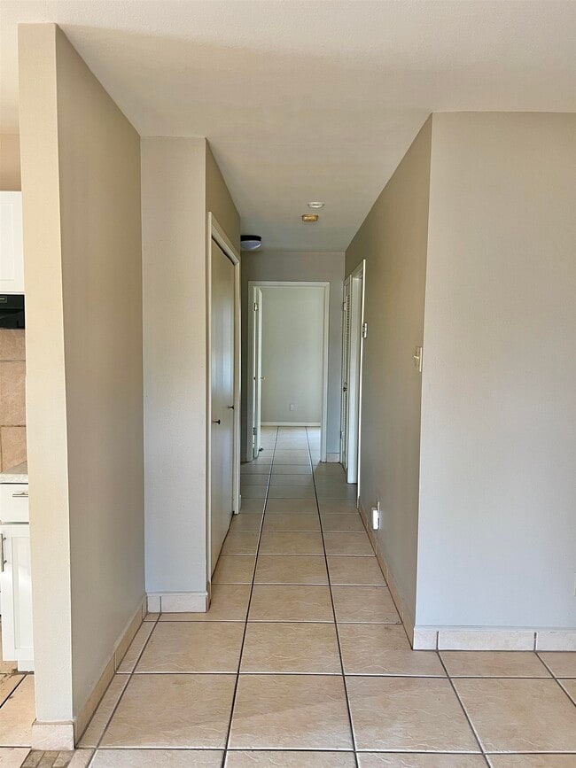 Building Photo - 1515 Quail Creek Rd