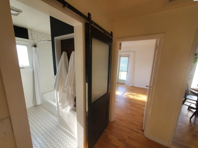 Building Photo - Central kennewick rental