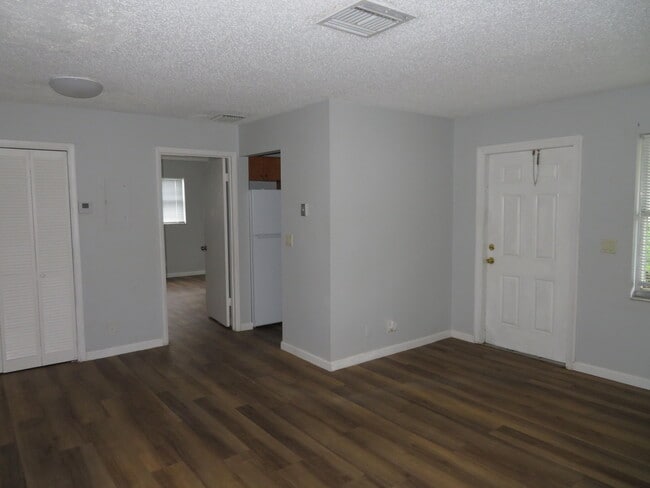 Building Photo - 421 S J St