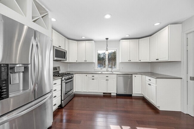 Building Photo - 12 Broadway St