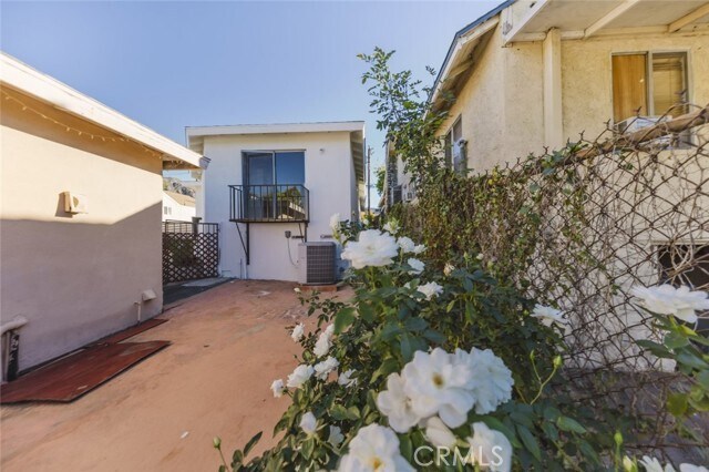 Building Photo - 10431 Las Lunitas Ave