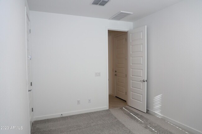 Building Photo - 9316 W Sells Dr