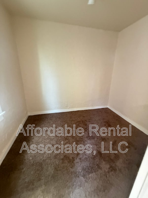 Building Photo - 107 W Kassner Pl