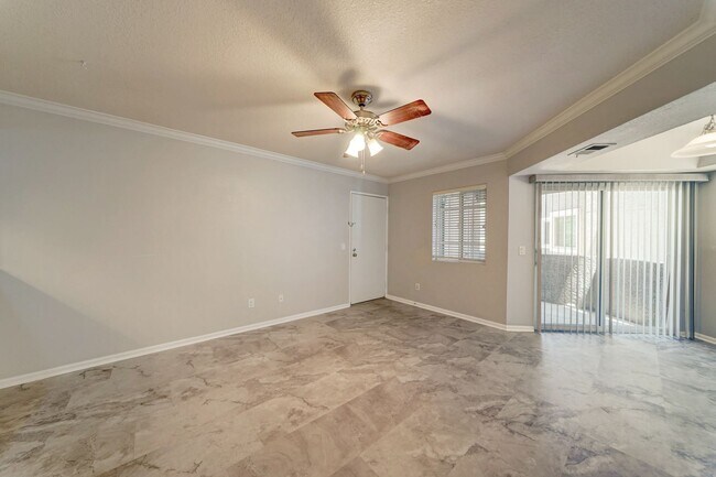 Building Photo - READY TO TOUR NOW! Great Townhouse with 2 Bedrooms 2 Bath!