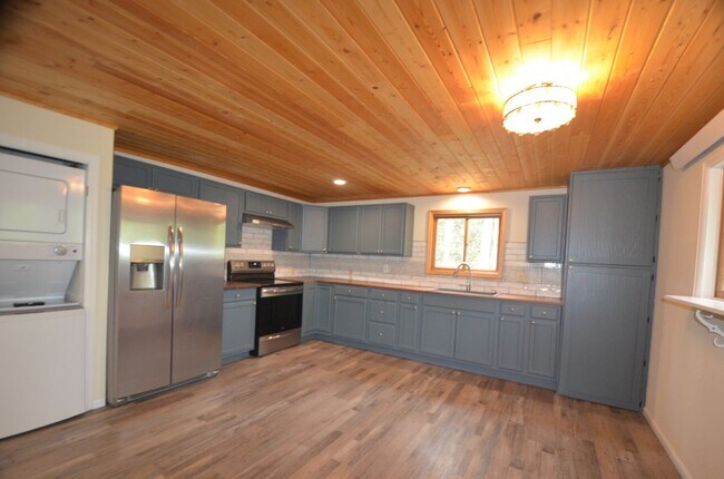 Building Photo - Cabin in the woods! 45 Minutes to Breck!