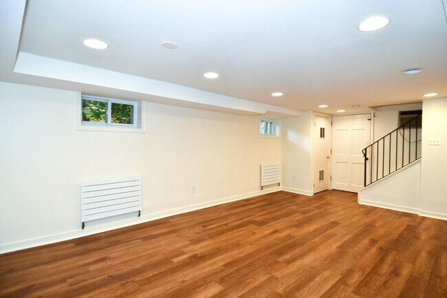 Building Photo - 2608 Fordham Rd