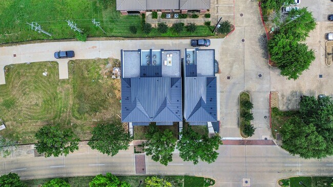 Building Photo - 1135 Lake Pointe Pkwy