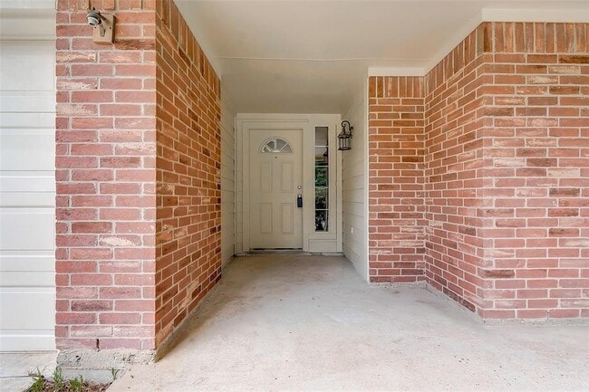 Building Photo - 19726 Cozy Cabbin Dr