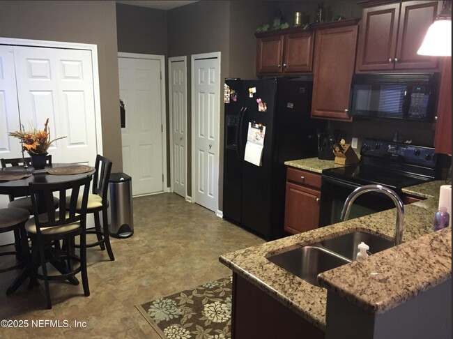Building Photo - 1202 Southern Stream Ct