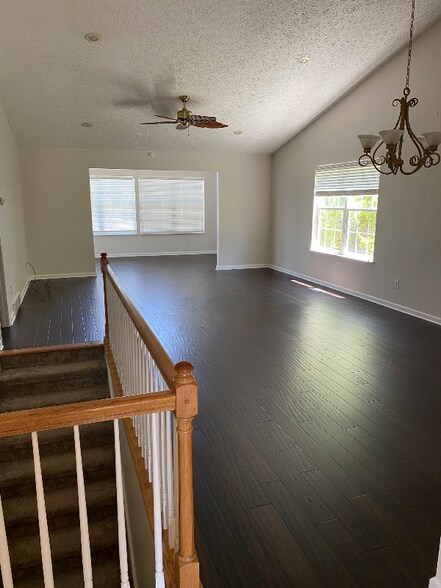 Building Photo - 10 Piney Way