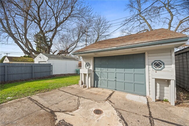 Building Photo - 15419 Edgewood Ave