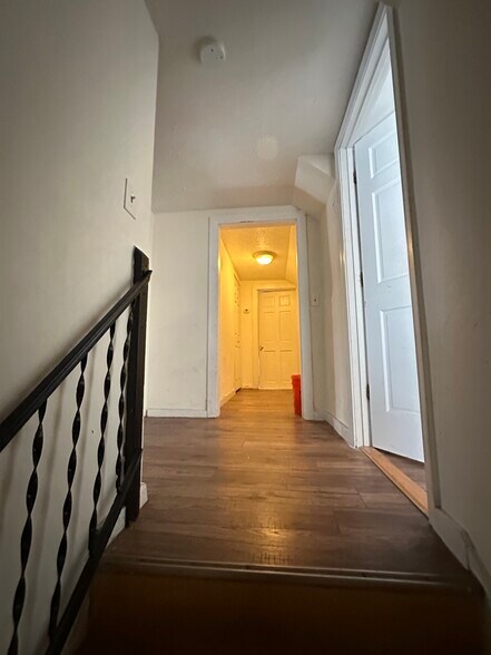 Building Photo - 74 Ashford St