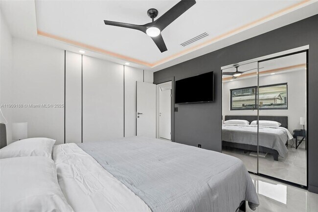 Building Photo - 1101 N 14th Ave