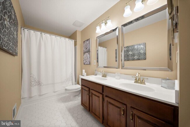 Building Photo - 5667 Lonesome Dove Ct