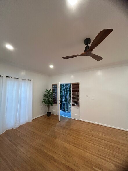 Building Photo - 850 S Kenmore Ave