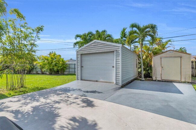 Building Photo - 9250 SW 31st Terrace