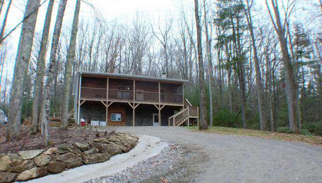 Building Photo - 4 Bedroom 3 bathroom home