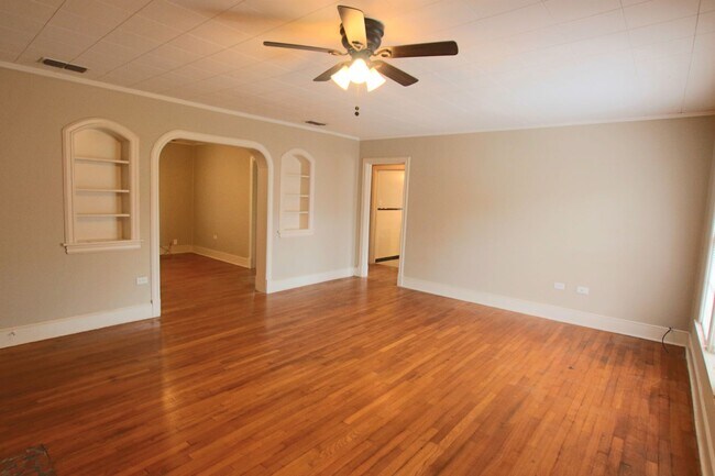 Building Photo - 130/130 1/2 Rowland Pl