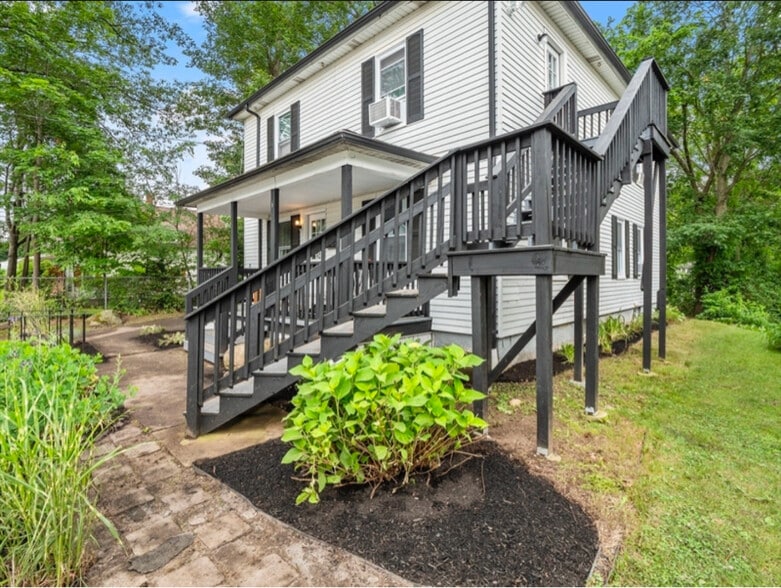 Building Photo - 6 Brook St