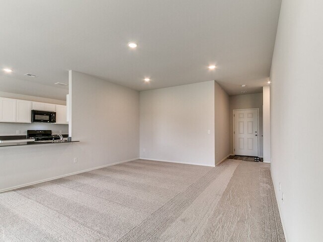 Building Photo - 928 S Bear Ln