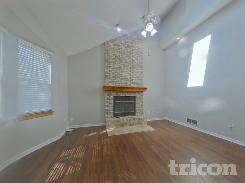 Building Photo - 1304 Circle