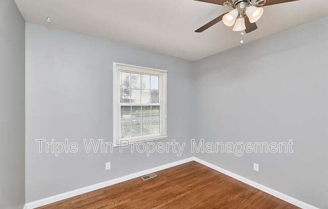 Building Photo - 1405 Willowbrook Dr