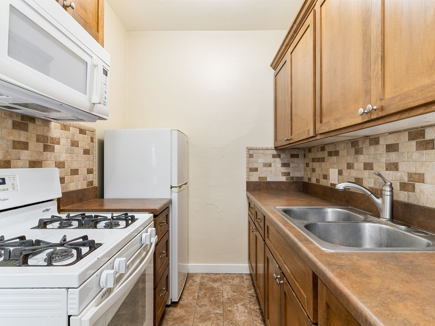 Building Photo - 1324 N Peterson Ave